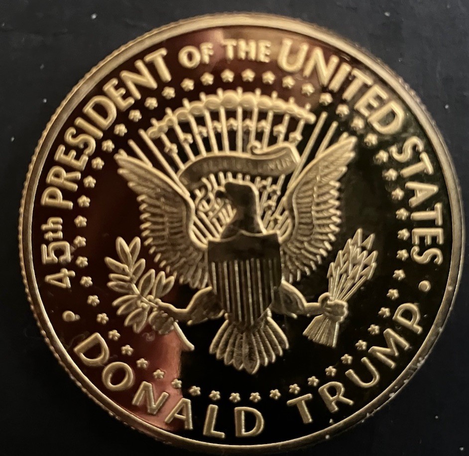 2018 Donald Trump Liberty Collector Round Gold Tone In Protective Plastic Case