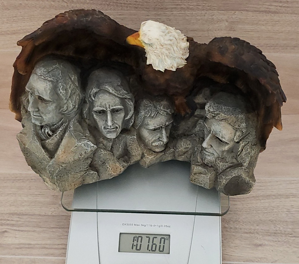 Mount Rushmore with Eagle Statue Approx. 9×6.25 Patriotic Presidential Sculpture
