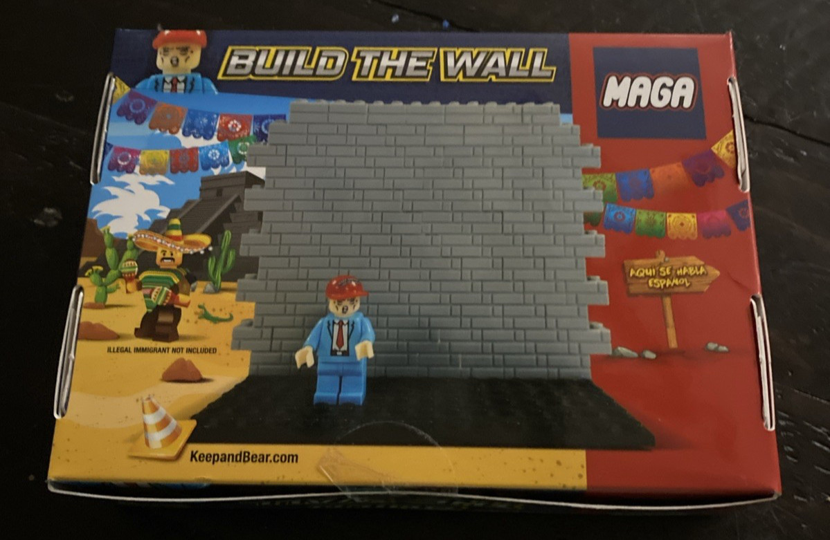 Donald Trump MAGA Build The Wall Starter Kit Plastic Building Blocks Open Box