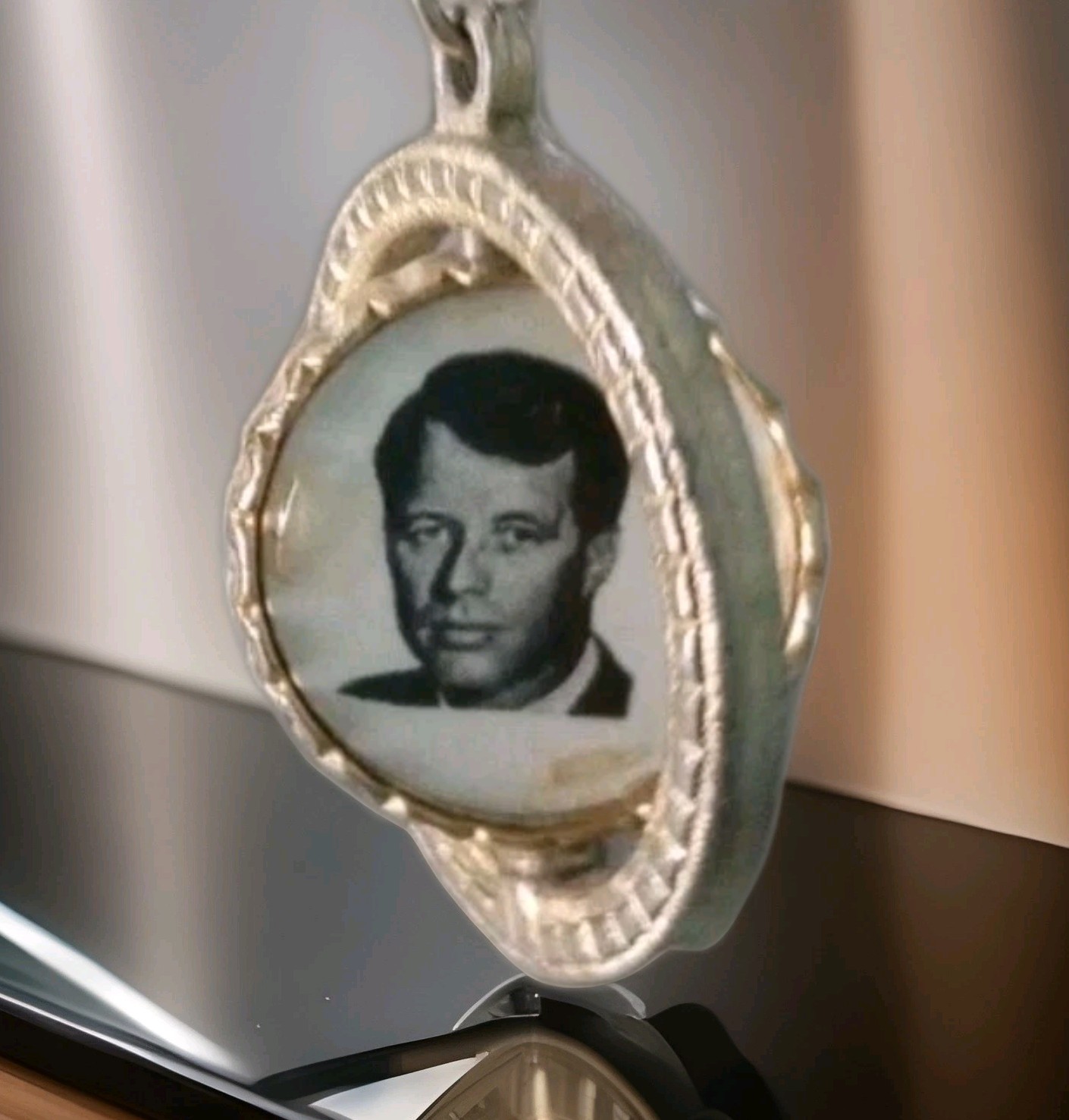 Vintage Robert F. Kennedy Swivel Bubble Photo Bracelet Gold Tone Hook Clasp 7″