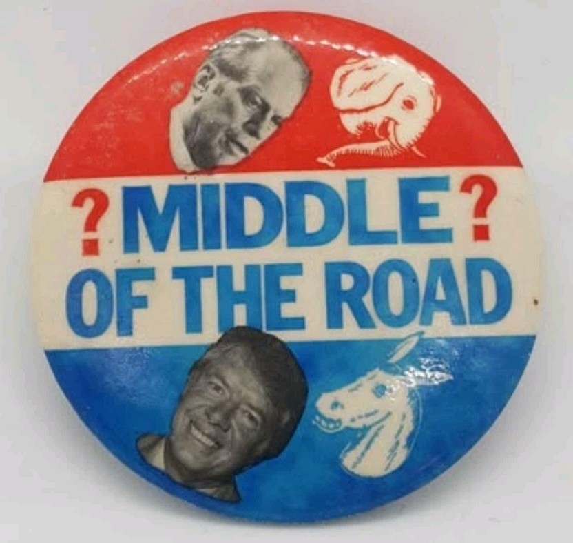 GERALD FORD OR JIMMY CARTER MIDDLE OF ROAD 76 POLITICAL CAMPAIGN PINBACK BUTTON.
