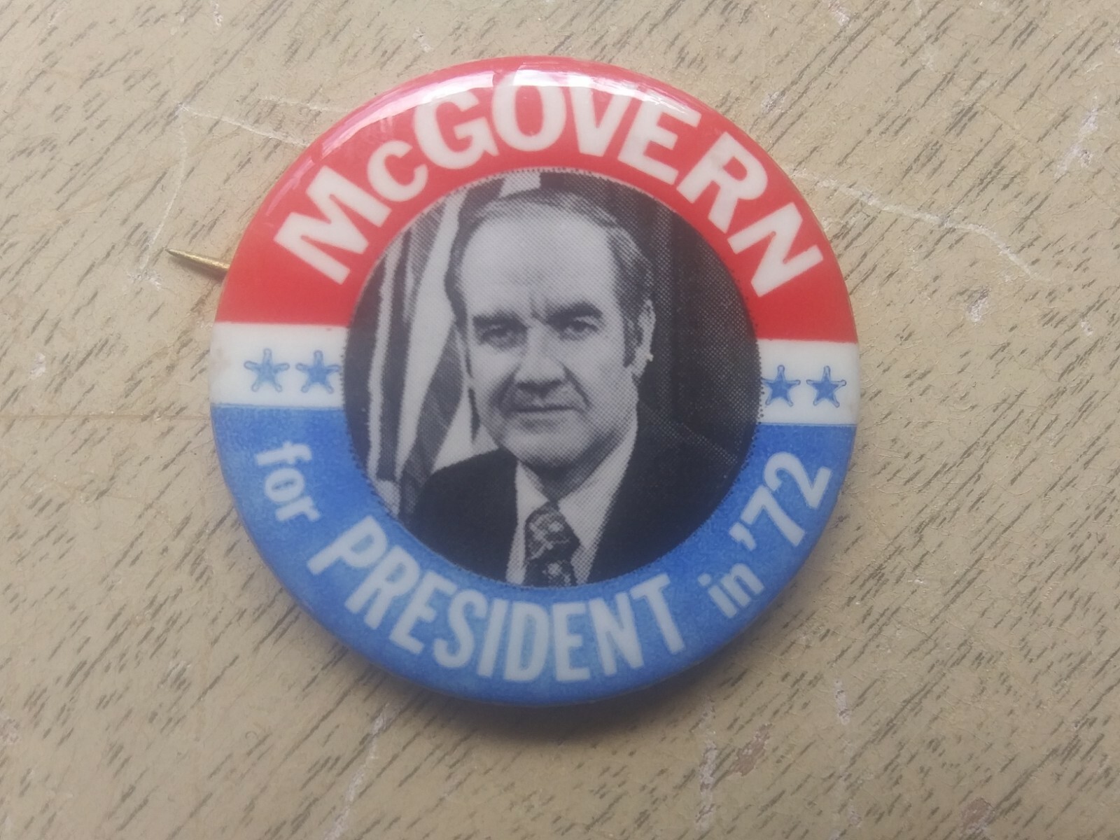 George McGovern Presidential Campaign Pin Back Button Photo Picture 72 1972
