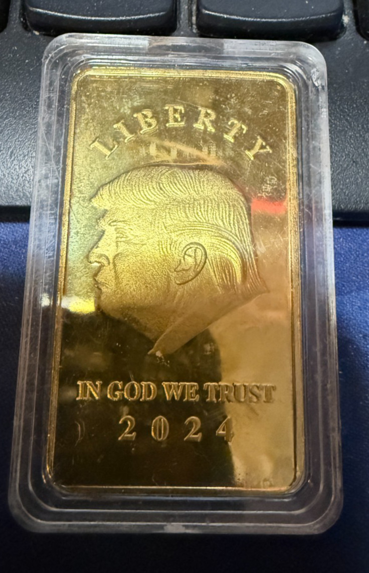 DONALD TRUMP—-LIBERTY 2024—GOLD COLORED BAR