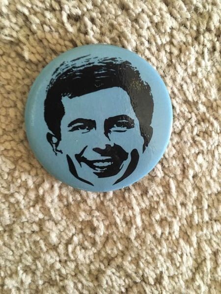 2020 Pete Buttigieg 2.25″ / OFFICIAL “Caricature” Campaign Button (OP3)
