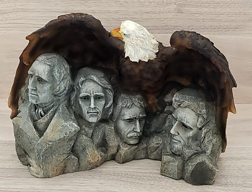 Mount Rushmore with Eagle Statue Approx. 9×6.25 Patriotic Presidential Sculpture