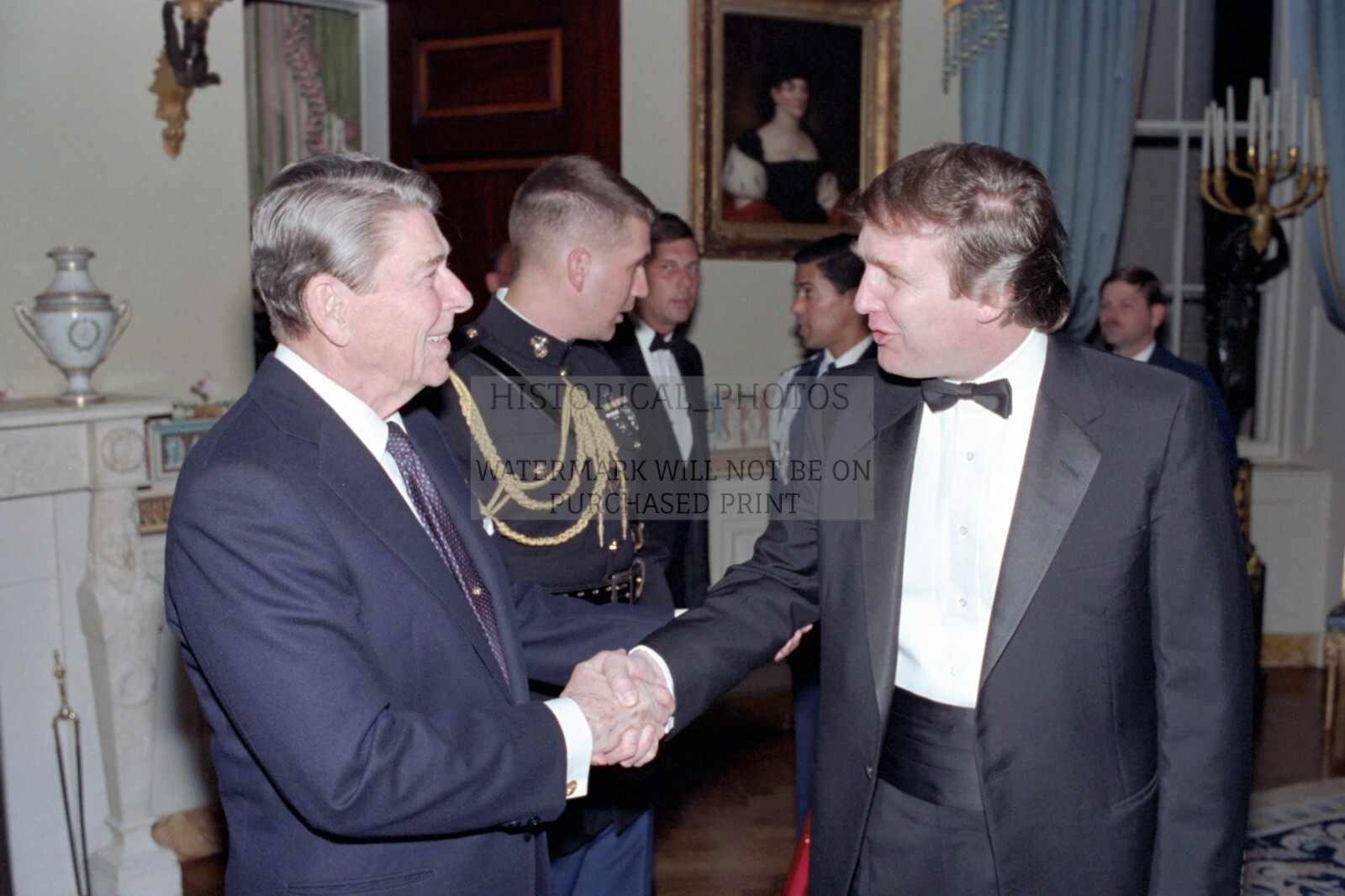 PRESIDENT DONALD TRUMP & RONALD REAGAN SHAKING HANDS 1987 4X6 PHOTOGRAPH