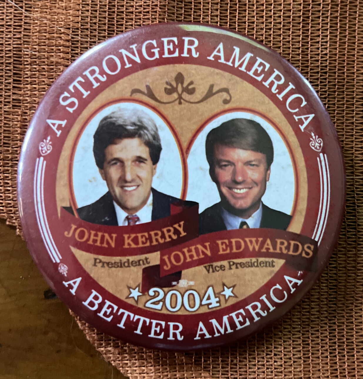2004 JOHN KERRY-JOHN EDWARDS presidential campaign button A Stronger America