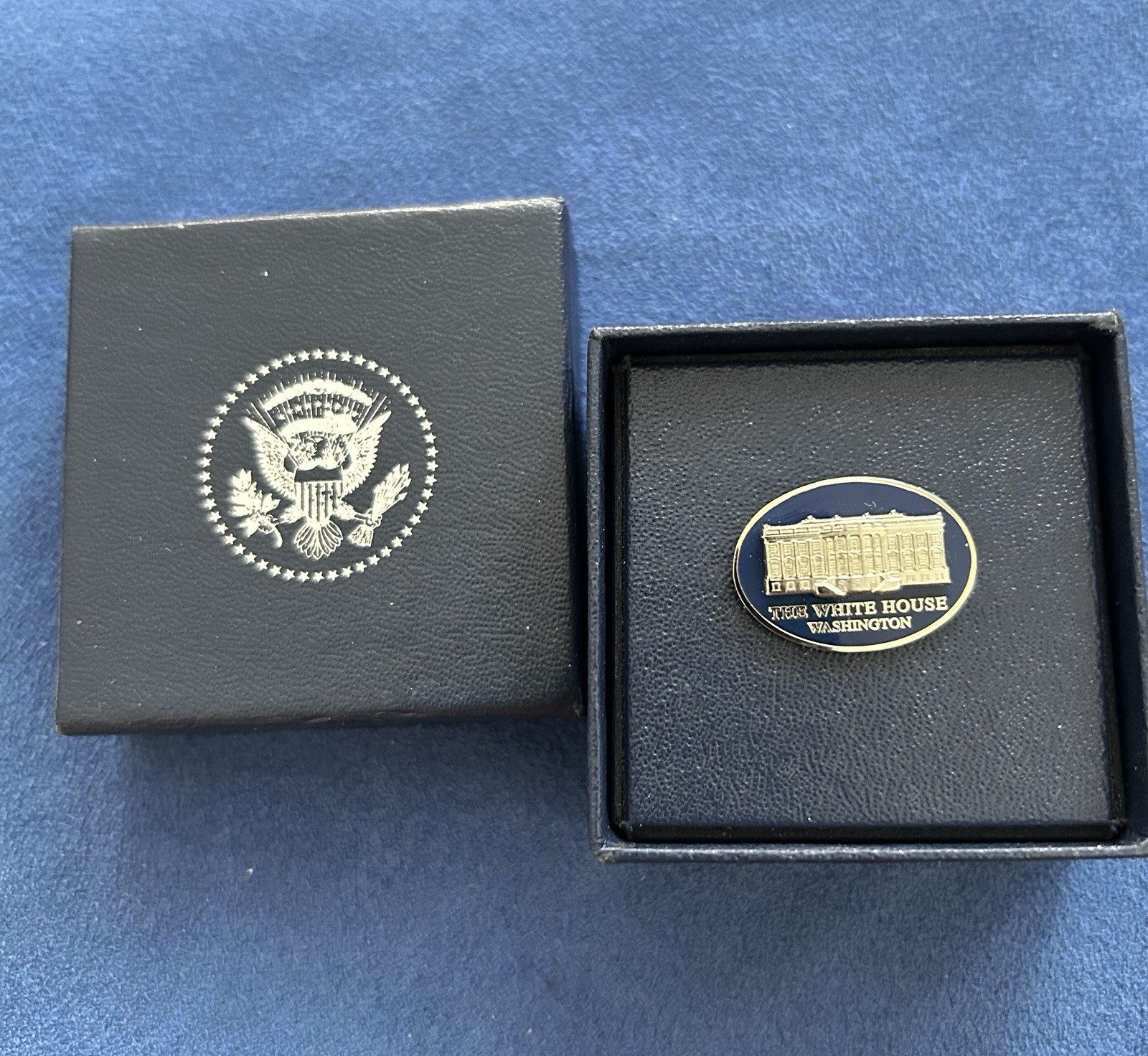 WHITE HOUSE Signature CHALLENGE GOLD COIN THUMP + WOOD BOX REPUBLICAN MAGA GOP
