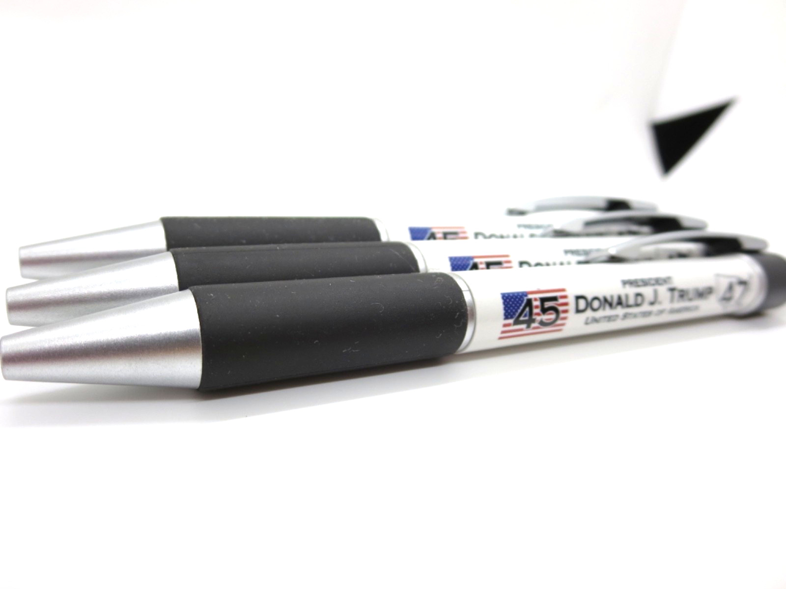 ✨ 3 FOR $15 Donald J. Trump Presidential Collector’s Pen ✨ 45 / 47