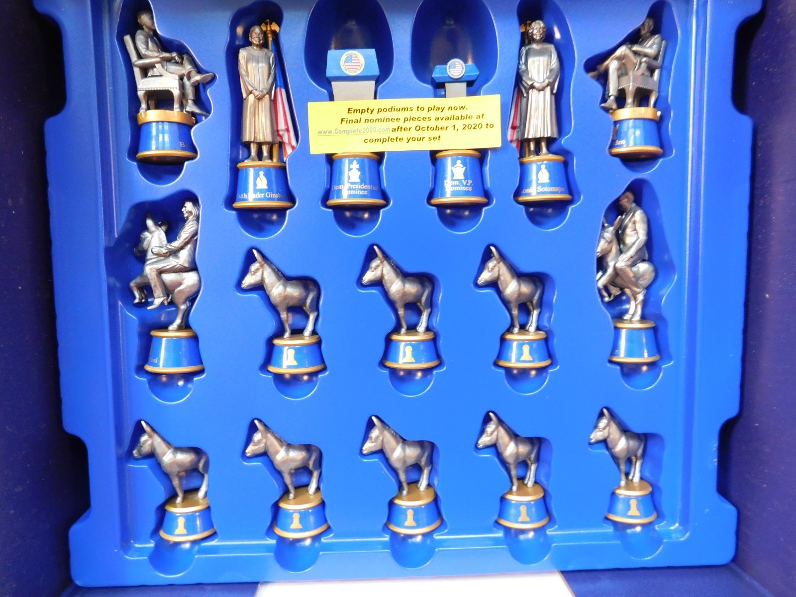 Battle for the White House Chess Set Complete 32 Pieces 2020 with COA