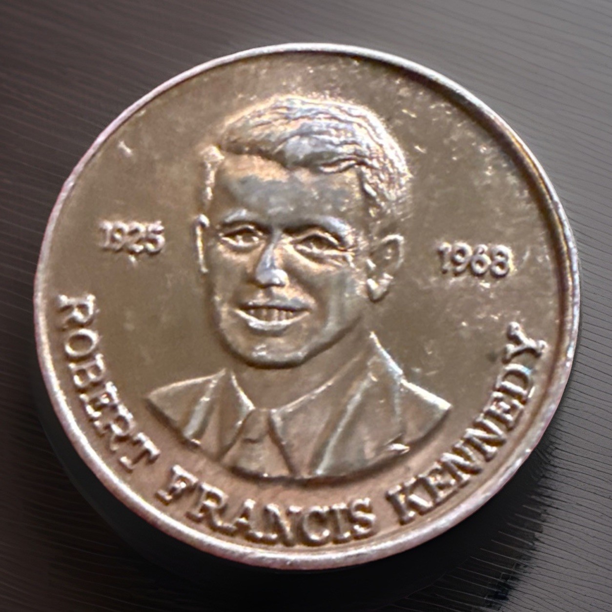 ROBERT FRANCIS KENNEDY 1925-1968 FLYING EAGLE Coin 2706