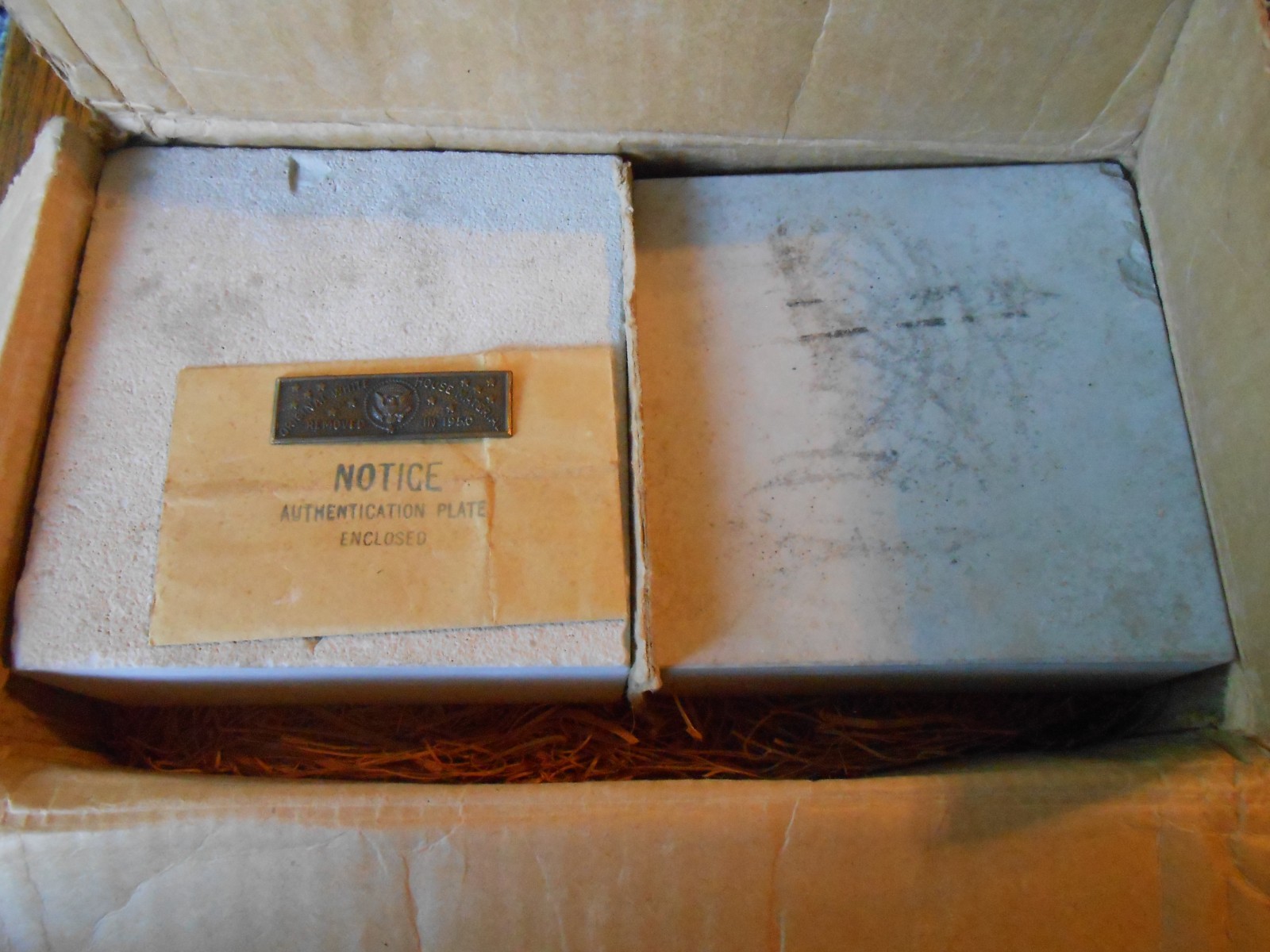 ORIGINAL 2 PIECES W/BOX FROM 1950 TRUMAN WHITE HOUSE RESTORATION RELICS