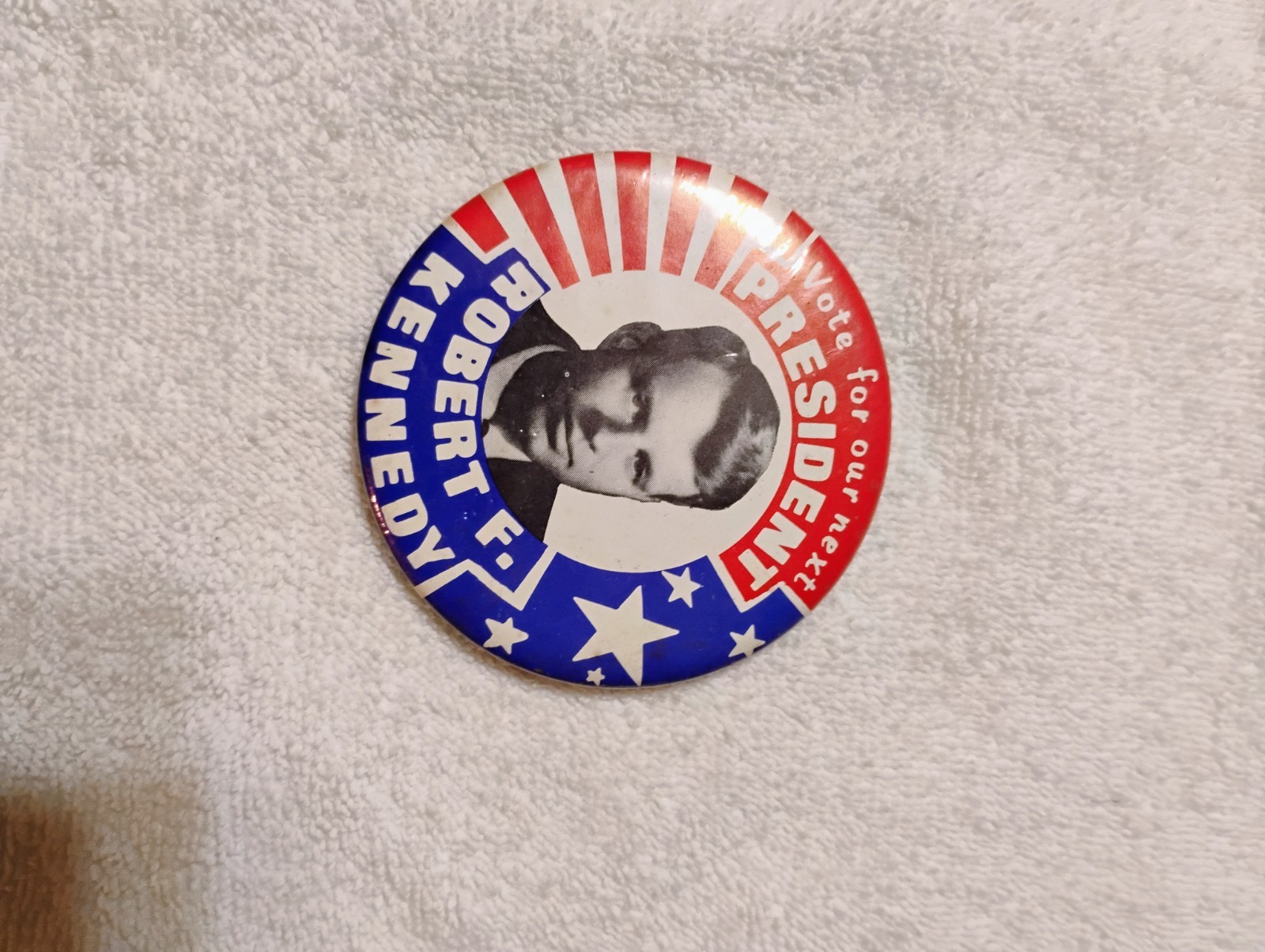 1968 ROBERT F. KENNEDY BOBBY RFK campaign pin pinback button political president