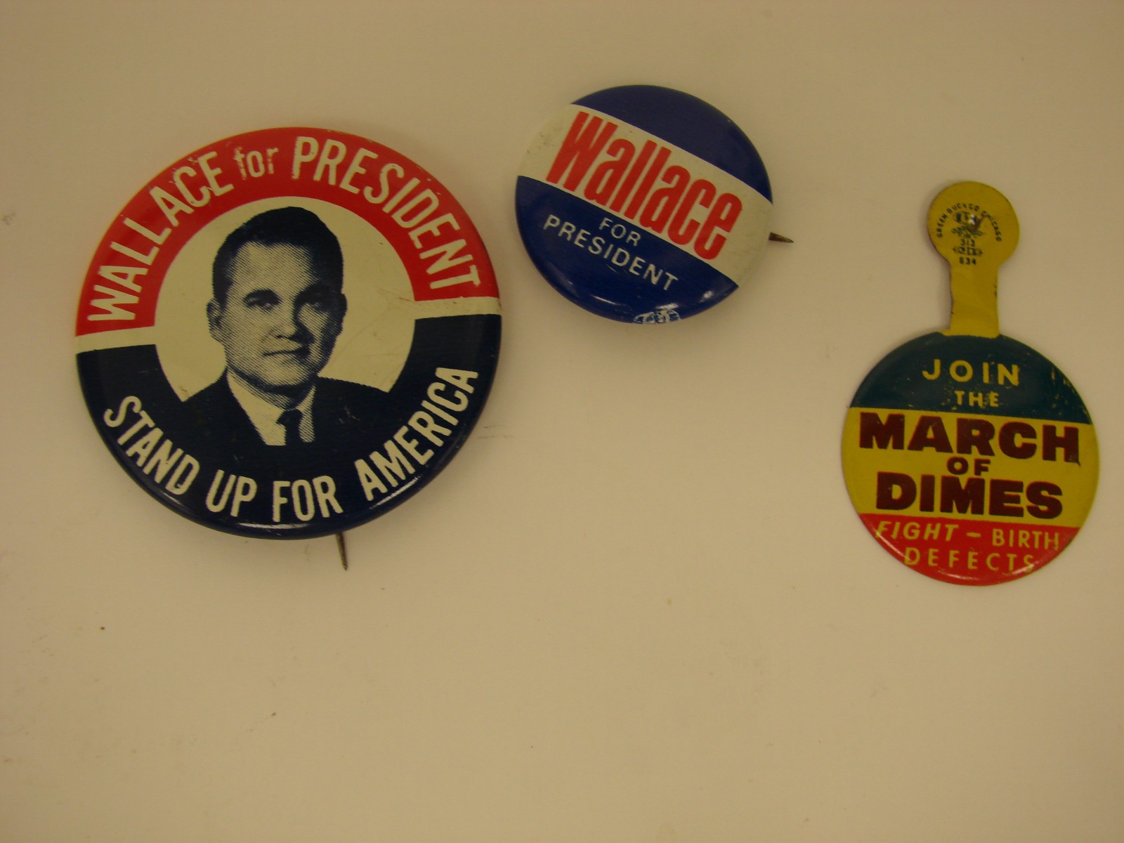 2- 1972 George Wallace For President Buttons & 1940 March of Dimes Pin