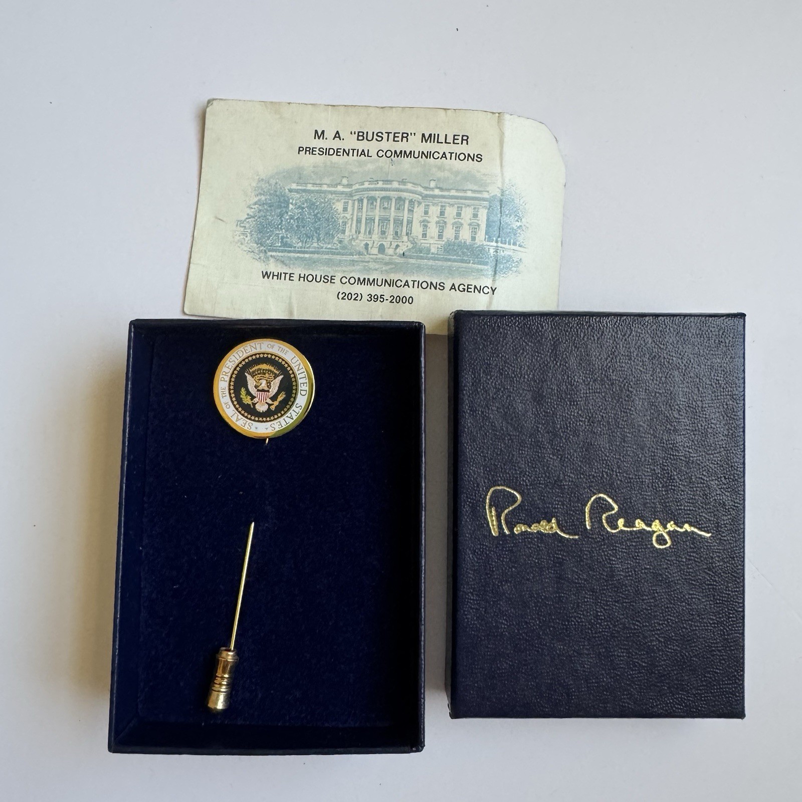 Reagan White House Presidential Seal Lapel Pin w Box Card