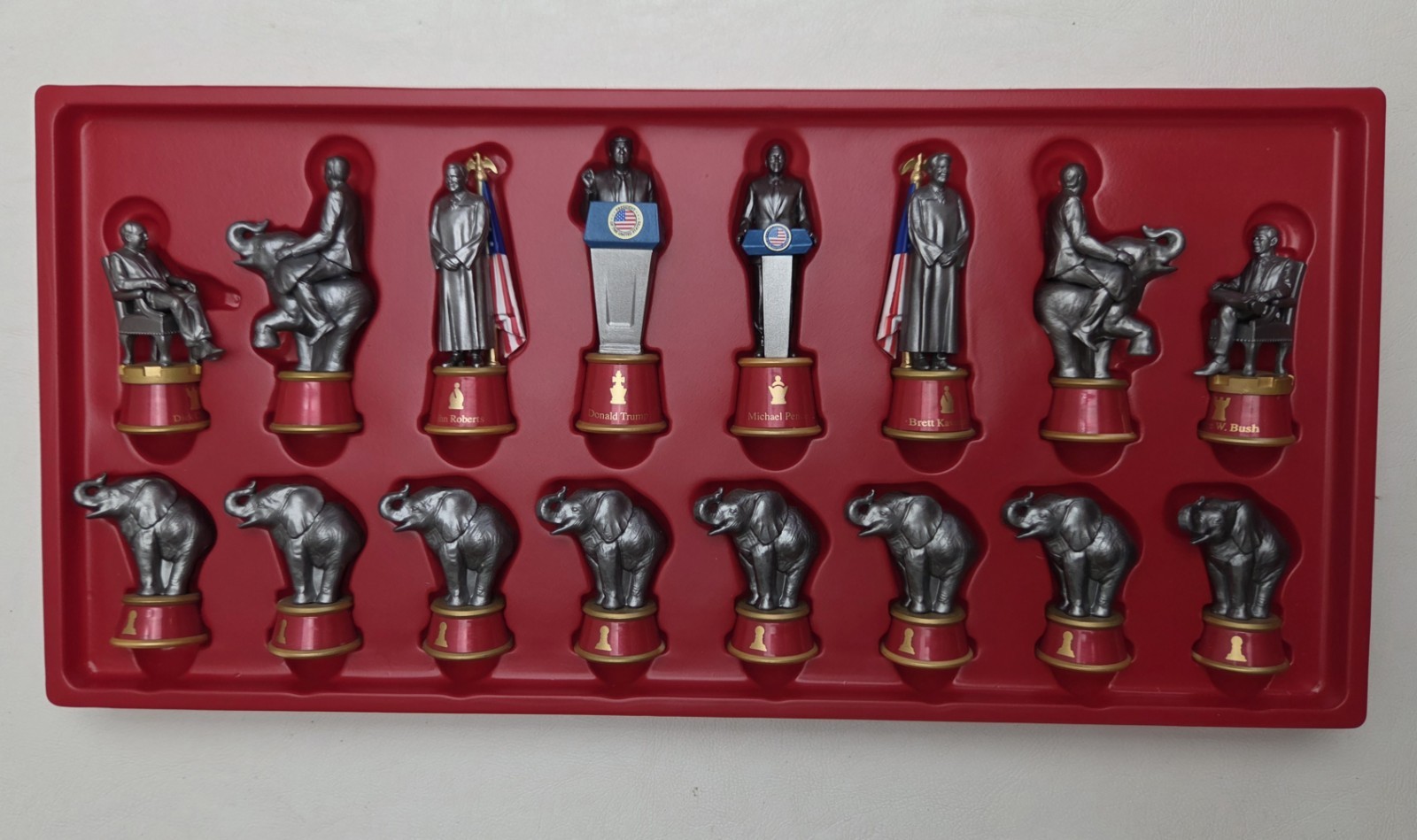 BulbHead 2020 Battle for the White House Chess Set w/ COA Trump Pence No Dem