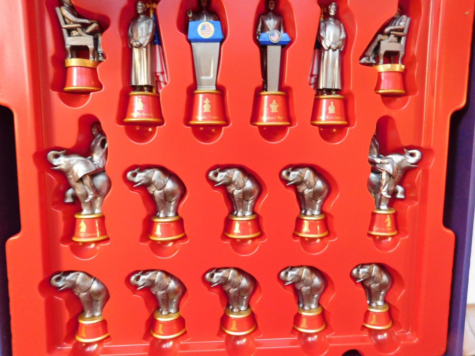 Battle for the White House Chess Set Complete 32 Pieces 2020 with COA
