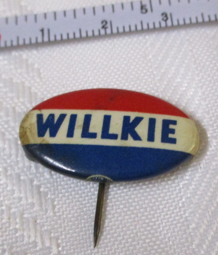 WILLKIE OVAL RED WHITE AND BLUE ELECTION BUTTON