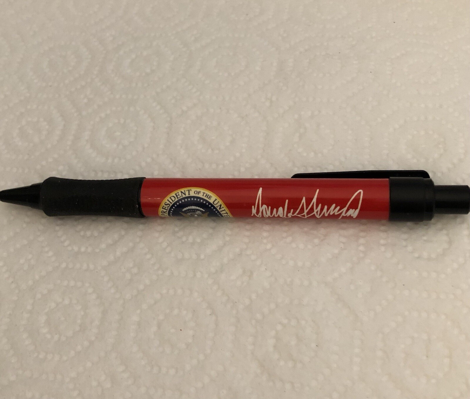 2 PENS WHITE HOUSE BLUE METAL + EAGLE SEAL PEN RED + FUN MONEY REPUBLICAN MAGA