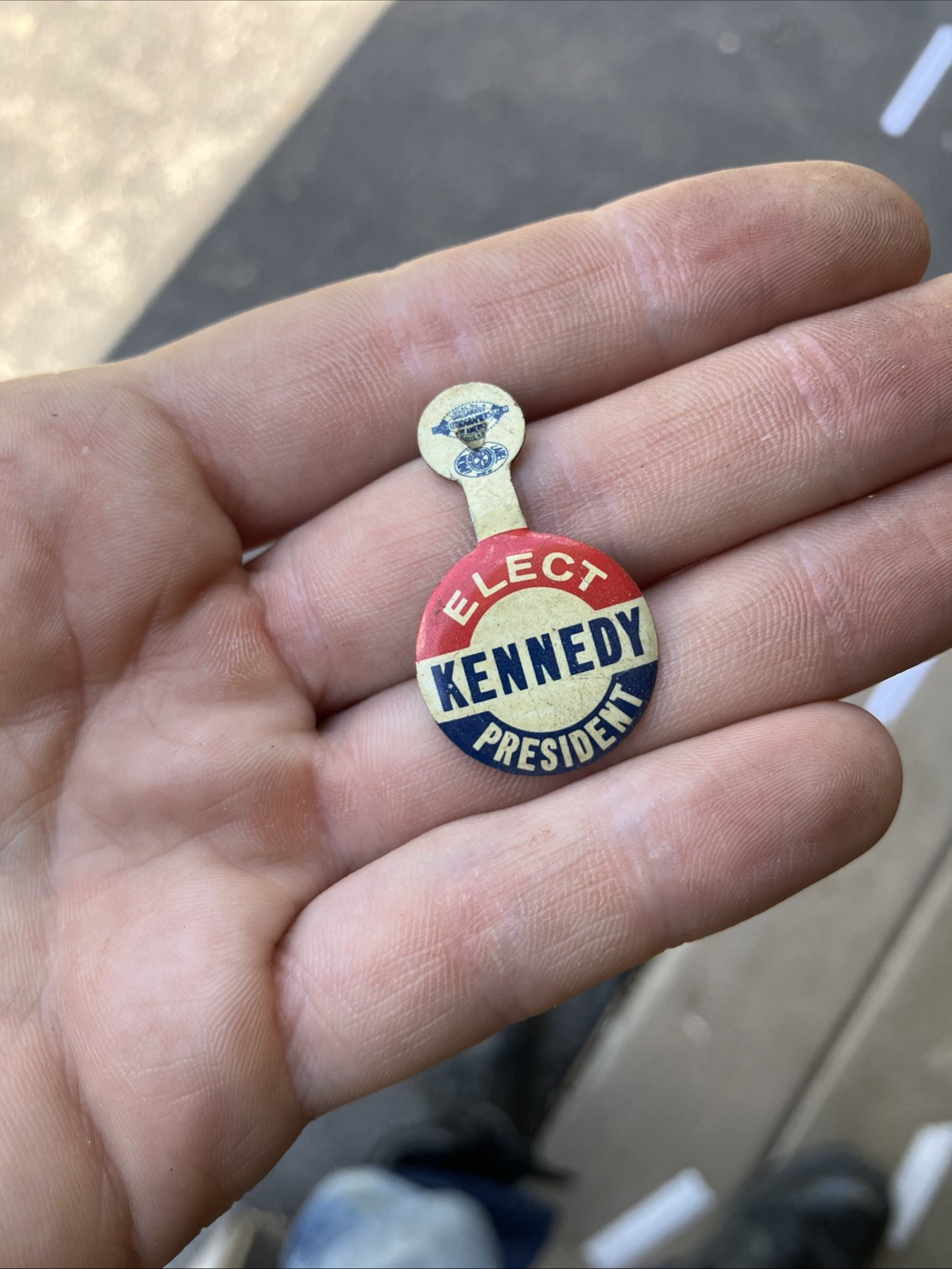 1960 ELECT KENNEDY PRESIDENT round tin litho Fold Over tab button JFK