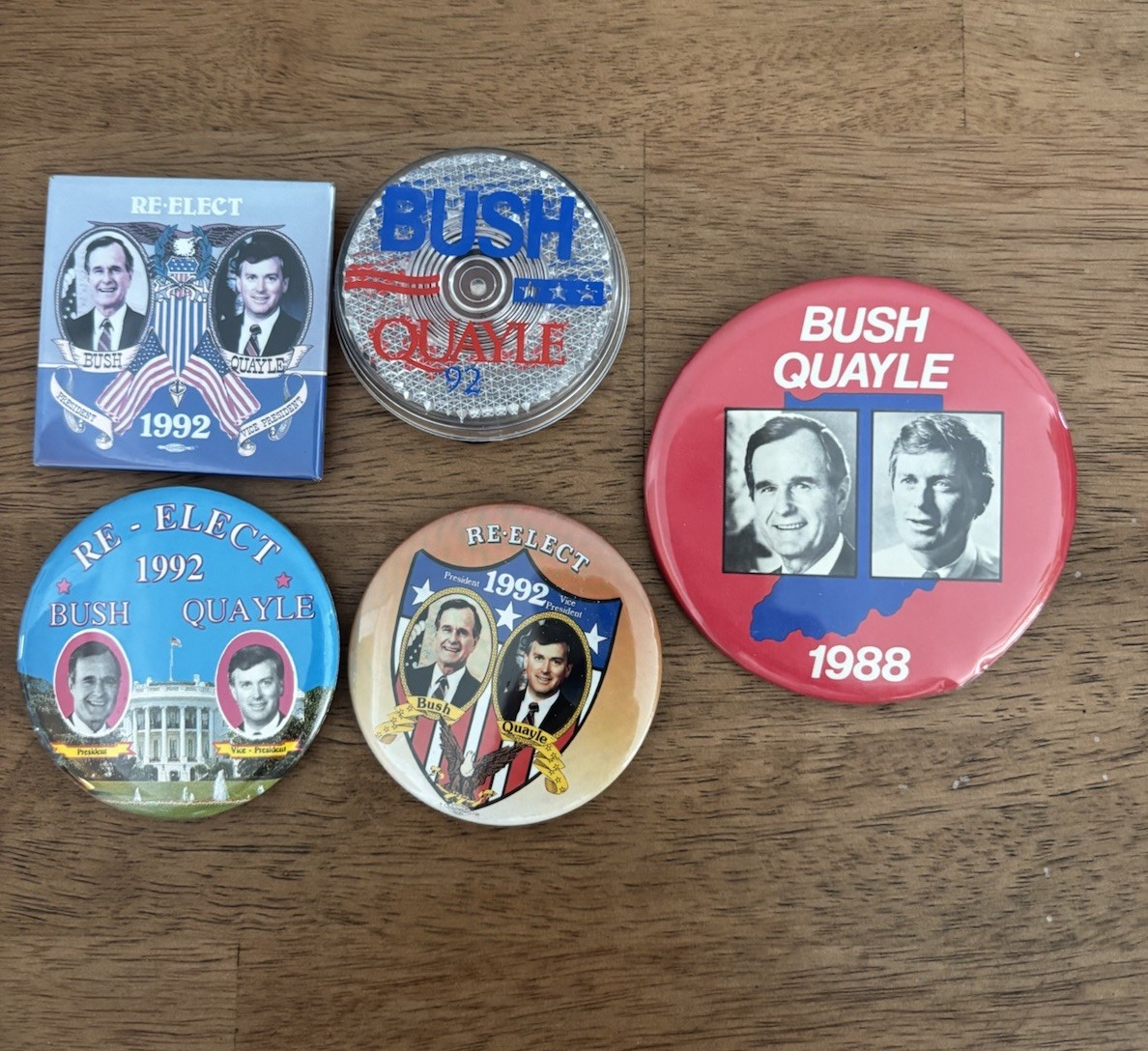 Lot Of 5 George H. W. Bush And Dan Quayle Campaign Buttons Vintage 1988 And 1992