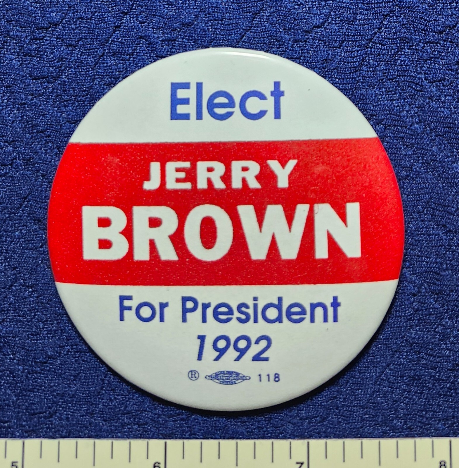 JERRY BROWN 1992 PRESIDENT CALIFORNIA GOVERNOR MOONBEAM POLITICAL PINBACK BUTTON