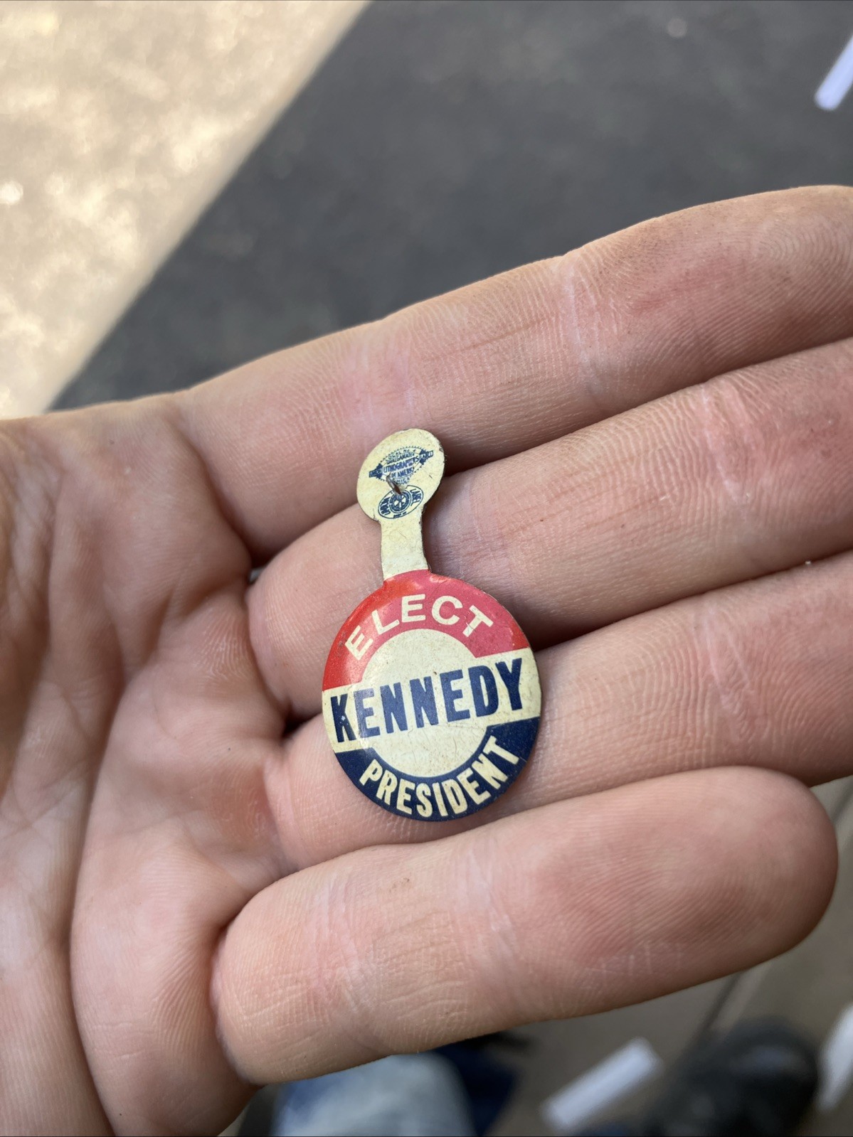 1960 ELECT KENNEDY PRESIDENT round tin litho Fold Over tab button JFK