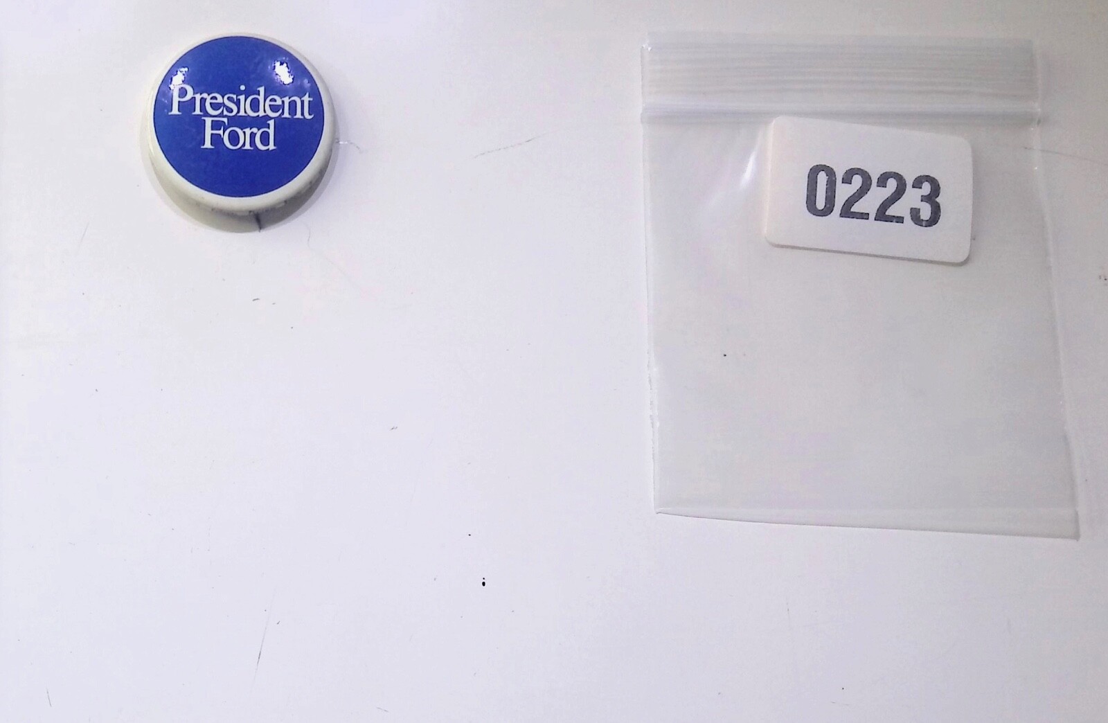 PRESIDENT FORD CAMPAIGN HUMBLE PEANUT PINBACK VINTAGE ADVERTISEMENT BUTTON PIN