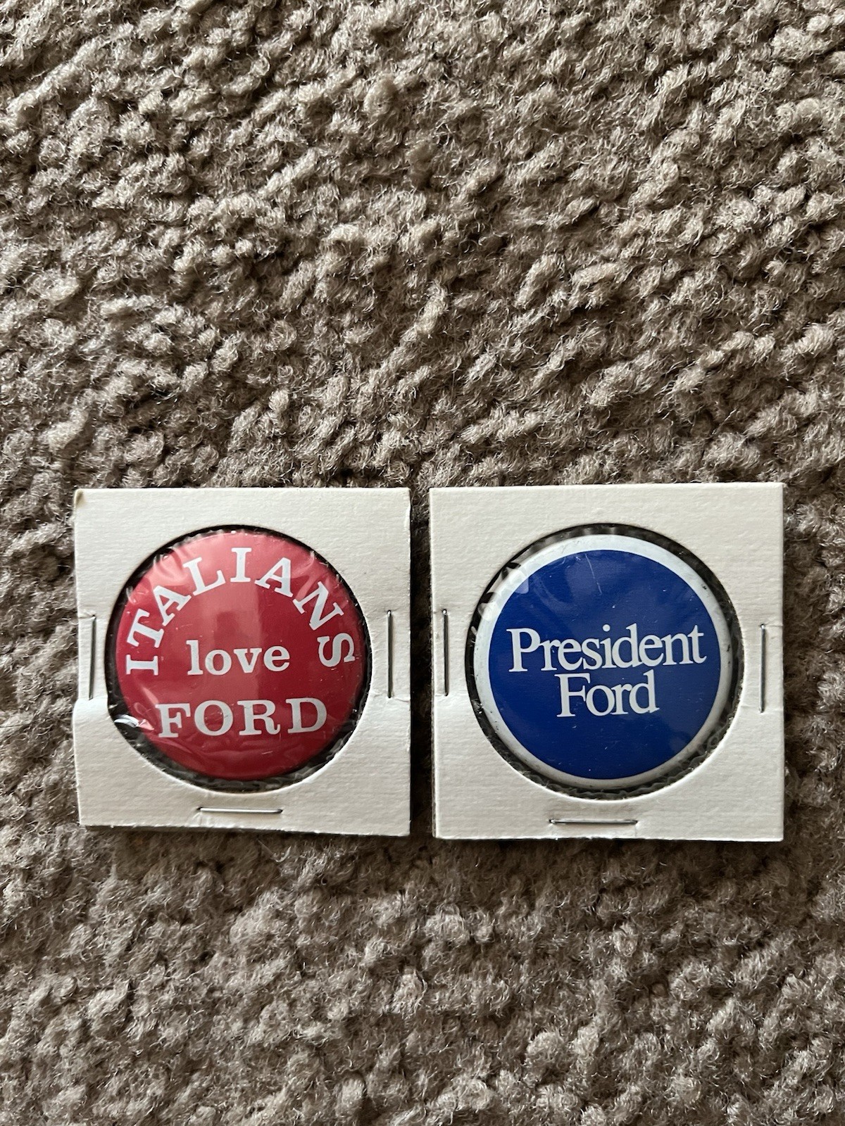 President Gerald Ford 1976 ITALIANS LOVE FORD Campaign pin 1 1/2″ & Blue/white