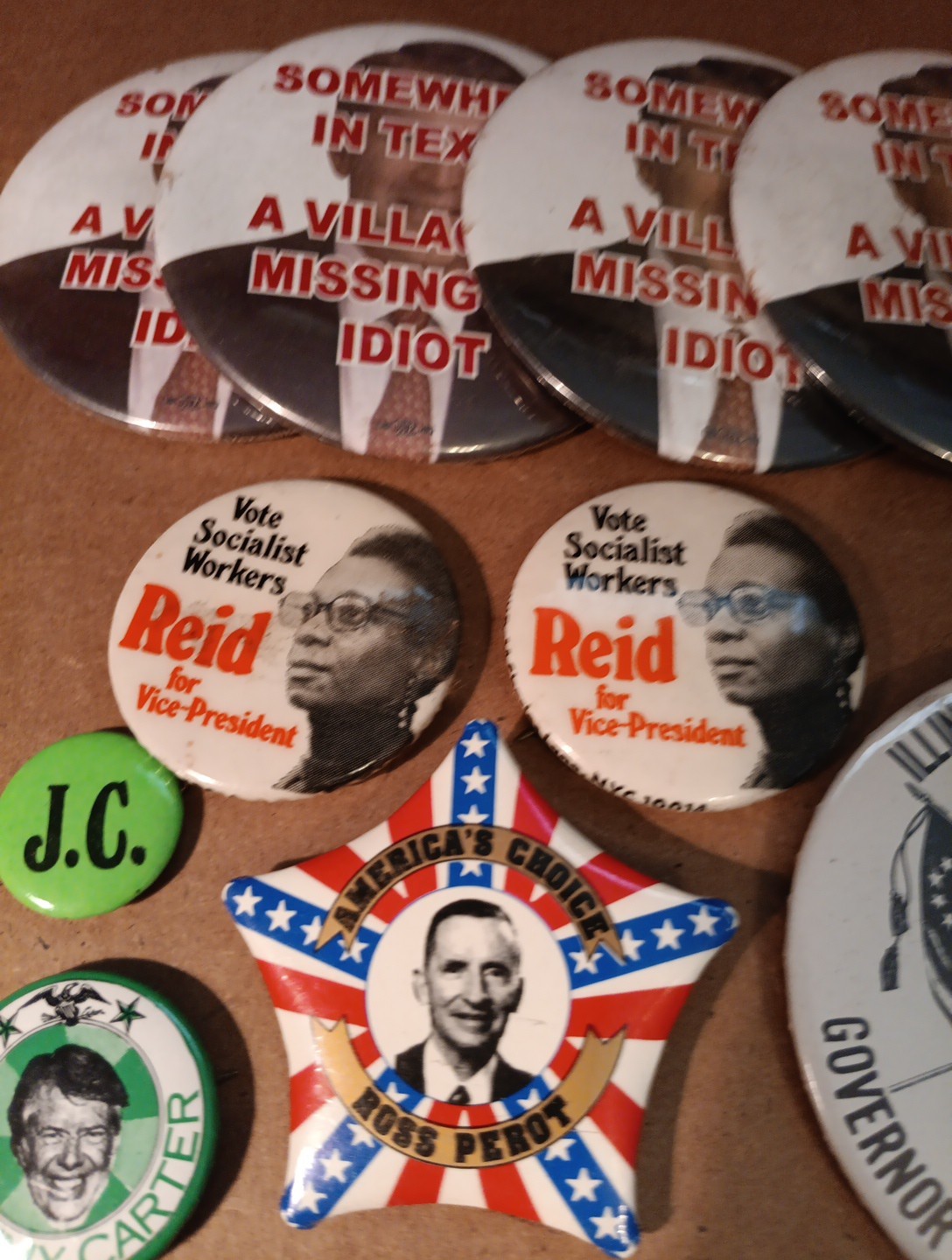 Original Pinback Butons Bush, Regan, Reid, Perot, And Carter As Seen In photos