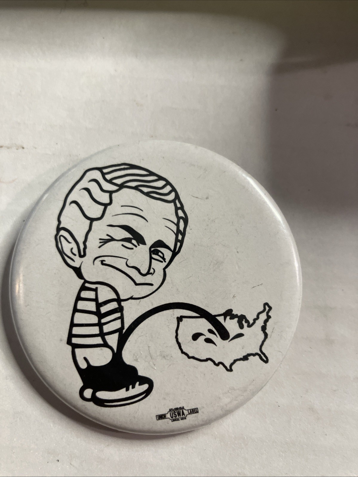 VTG Anti BUSH Campaign Pinback Button Cartoon Bush pissing on USA