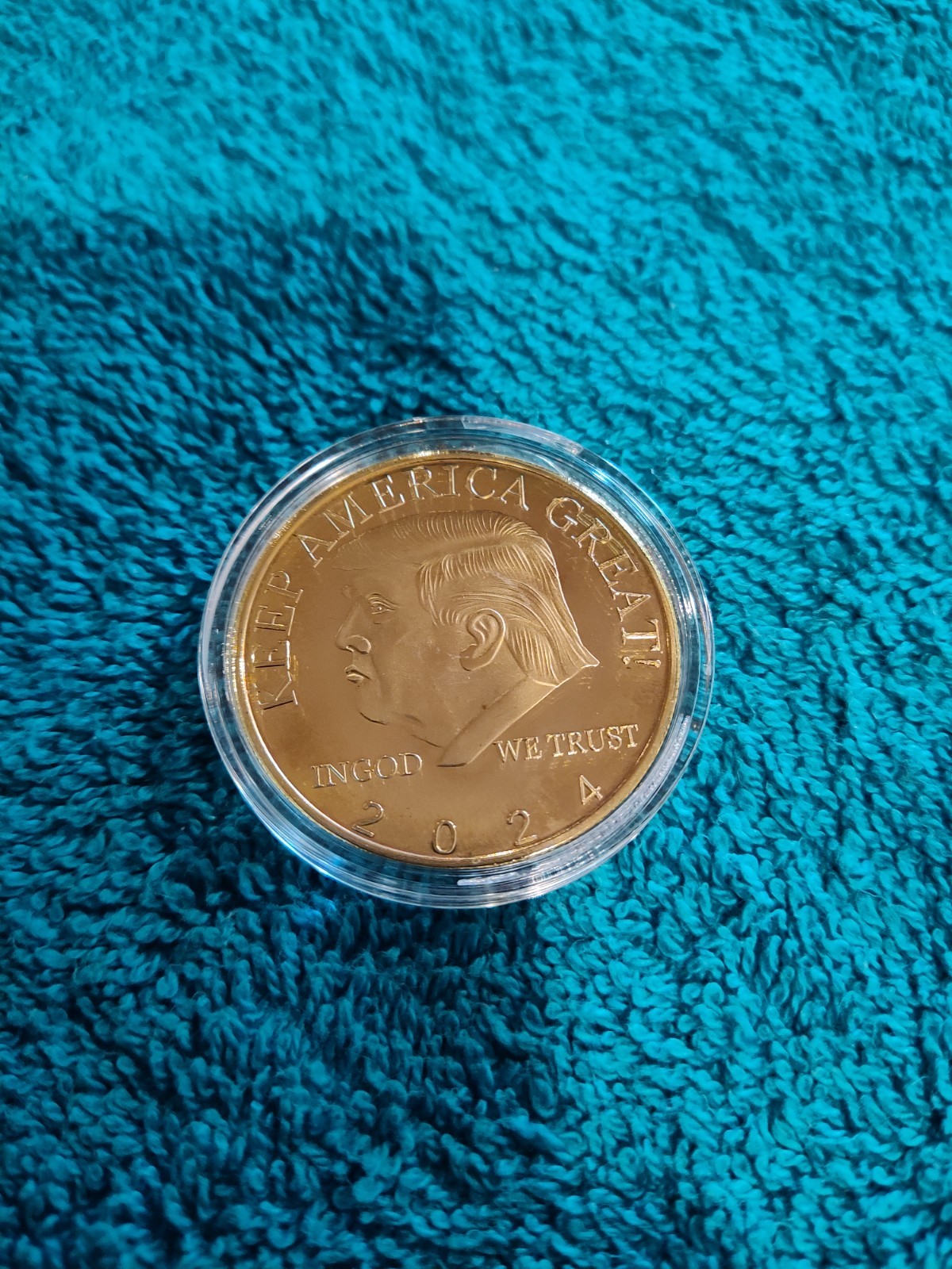 2024 Trump gold-plated coin ‘Keep America Great’ with clear plastic coin case