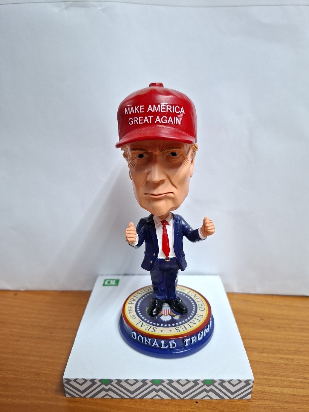 President Donald Trump Make America Great Again With United State Seal /red Cap