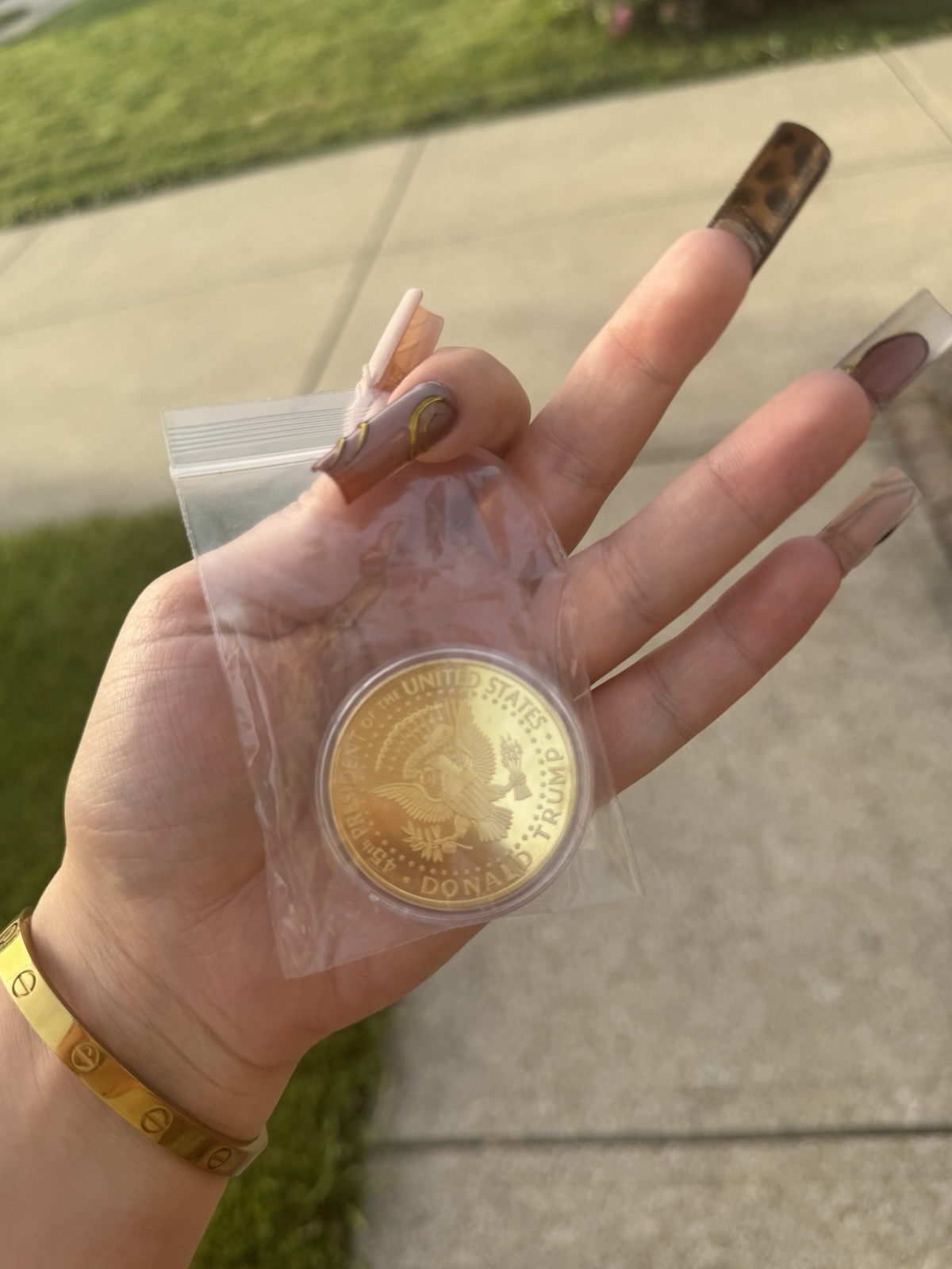 Real 1 Ounce 24k Gold Plated Donald Trump American Eagle Commemorative Coin