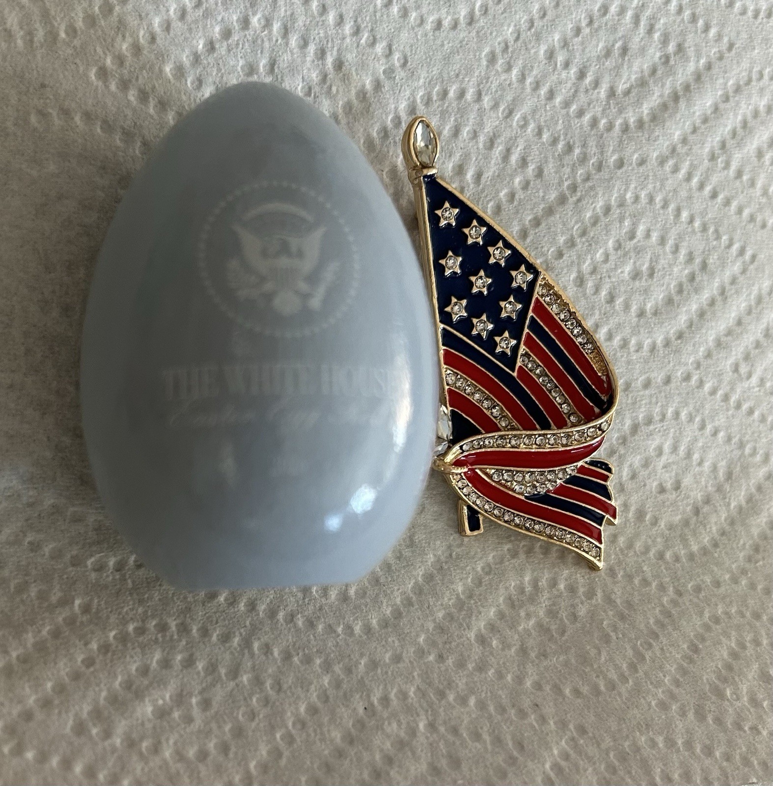 TRUMP 2019 EASTER GOLD EGG WHITE HOUSE EAGLE SEAL In BOX SIGNATURE DONALD RARE