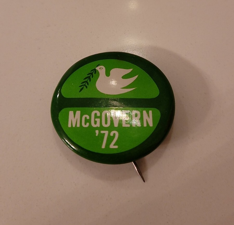 Vintage McGovern ’72 Peace Dove Pin Campaign Button 1.5in.