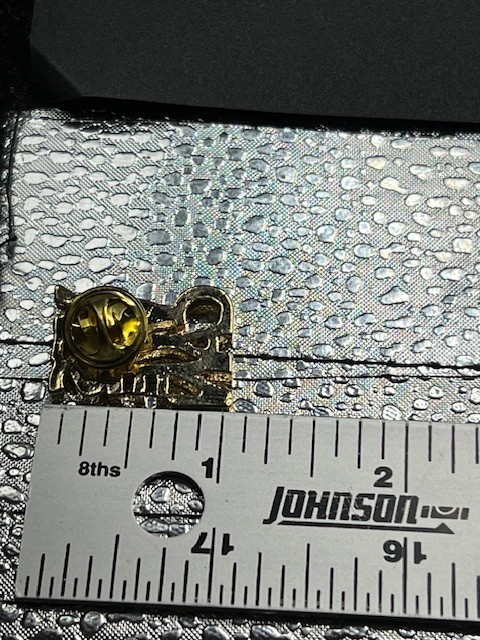 Yes We Can Barack Obama US Presidential Campaign Gold Cutout Hat Lapel Pin HTF