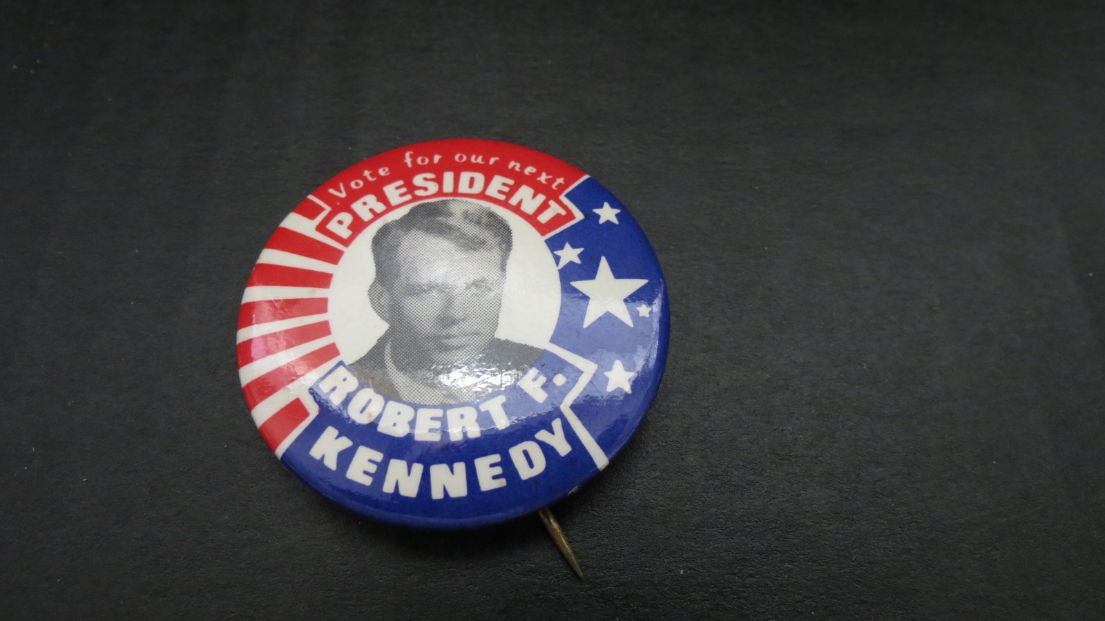 1968 ROBERT KENNEDY BOBBY RFK campaign pin pinback button political presidential