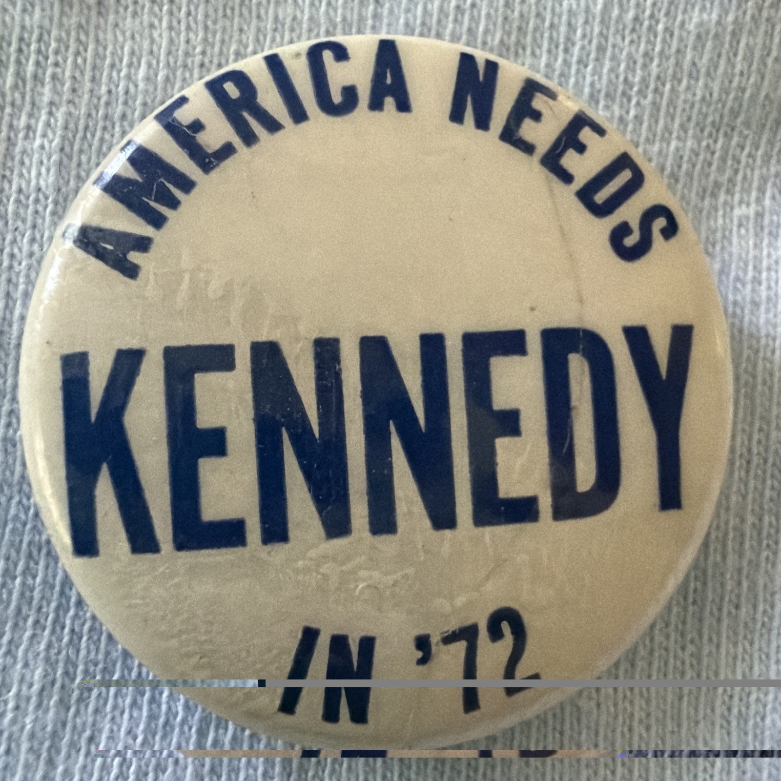 *RARE* 1972 Ted Kennedy in 72 Presidential Campaign Pin Button 1.5″ Political