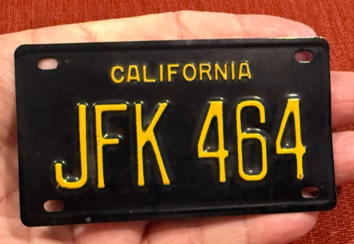 JOHN F. KENNEDY JFK 464 1963 POLITICAL MINI LICENSE PLATE TAG