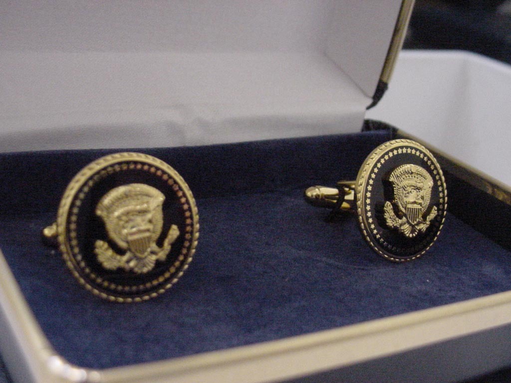 Pair of President TRUMP Cufflinks – Presidential seal
