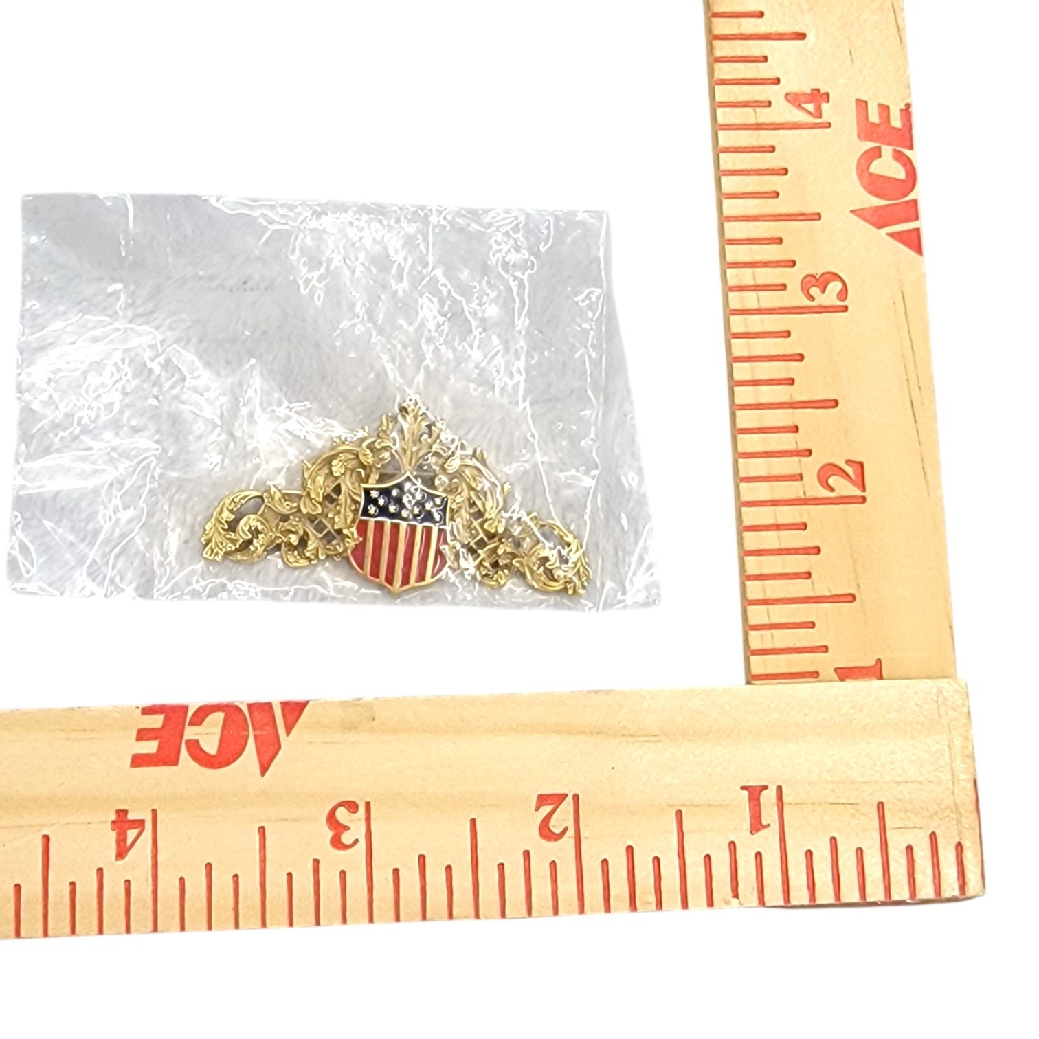 White House Historical Association WHHA US Shield Brooch Gold Filigree Pin