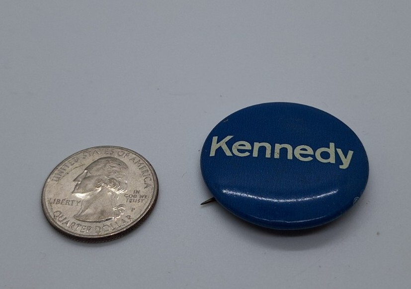 1968 ROBERT KENNEDY BOBBY RFK campaign pin pinback button political presidential