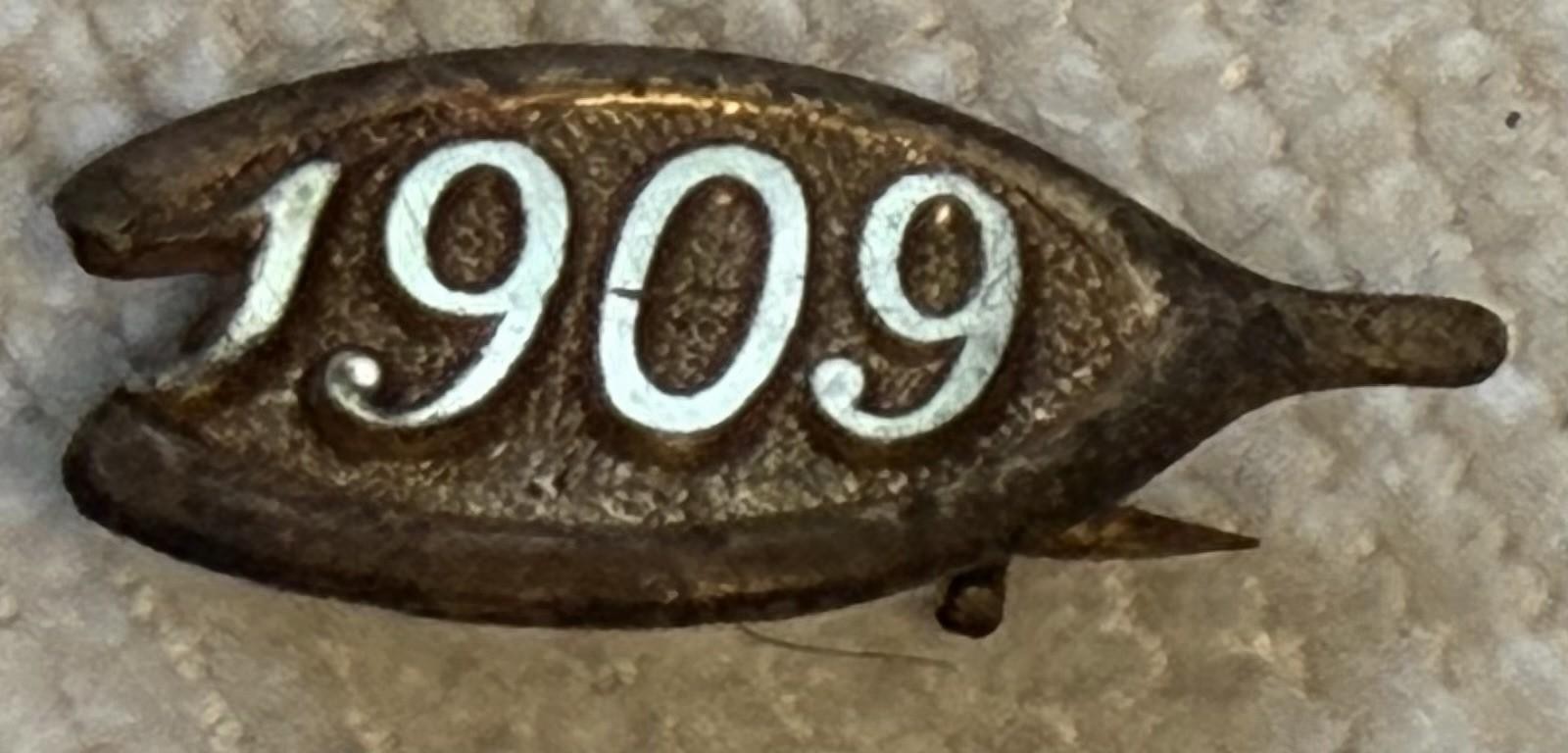 ORIGINAL 1909 TEDDY ROOSEVELT GOOD LUCK WISHBONE CAMPAIGN PIN