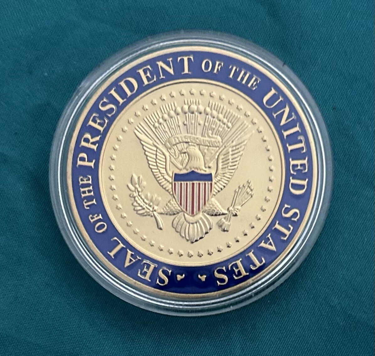 TRUMP CHALLENGE COIN 2025 INAUGURATION w WOOD BOX GOLD REPUBLICAN GOP Signature