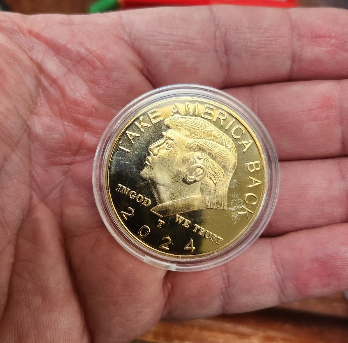 2024 DONALD TRUMP COLLECTOR COIN PRESIDENT GOLD ALLOY SOUVENIR