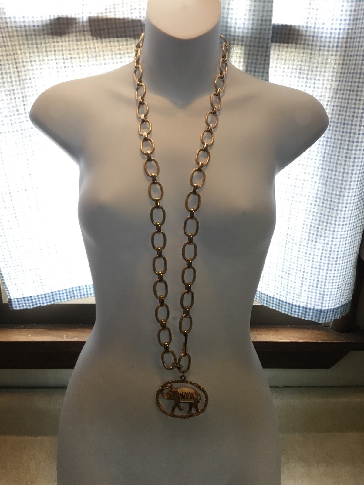 XXX RARE NIXON PENDANT/NECKLACE West Germany EXCELLENT HARD TO FIND 41 Inches