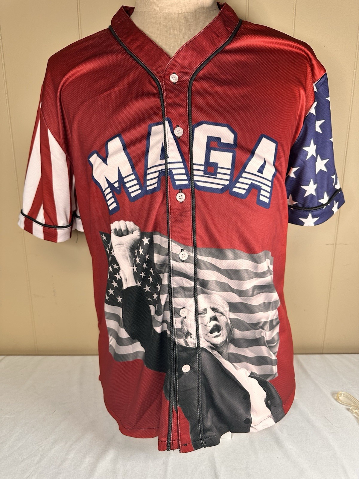 Trump Button Up MAGA Jersey 47 Men’s Size M
