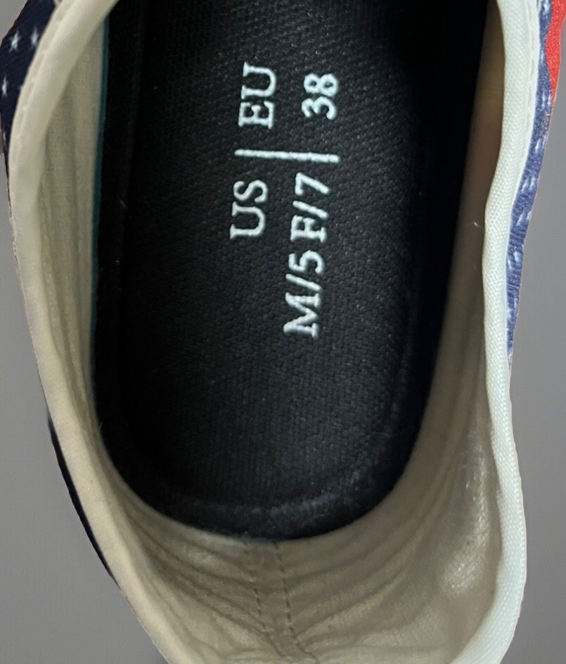 “MAKE AMERICA GREAT AGAIN” UNISEX SNEAKER MEMORABILIA COLLECTIBLE M5 F7