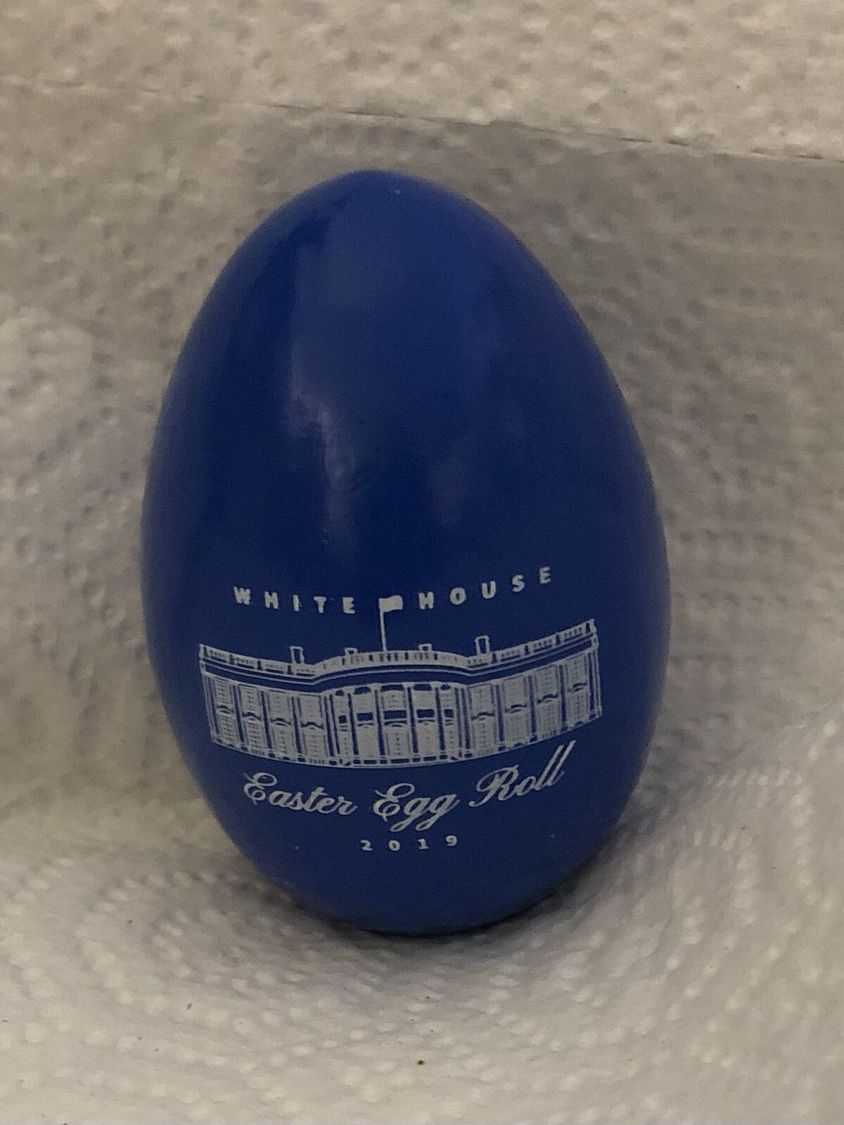PHOTO TRUMP CHALLENGE COIN + 2019 EASTER BLUE EGG WHITE HOUSE REPUBLICAN GOP